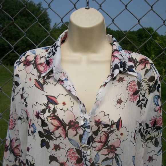 About A Girl Sheer Floral Blouse Sz S - Picture 2 of 6